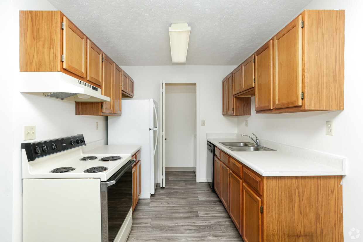 1 BR, 1 BA - The Aaron - 715 SF - Ashton Lake Apartments