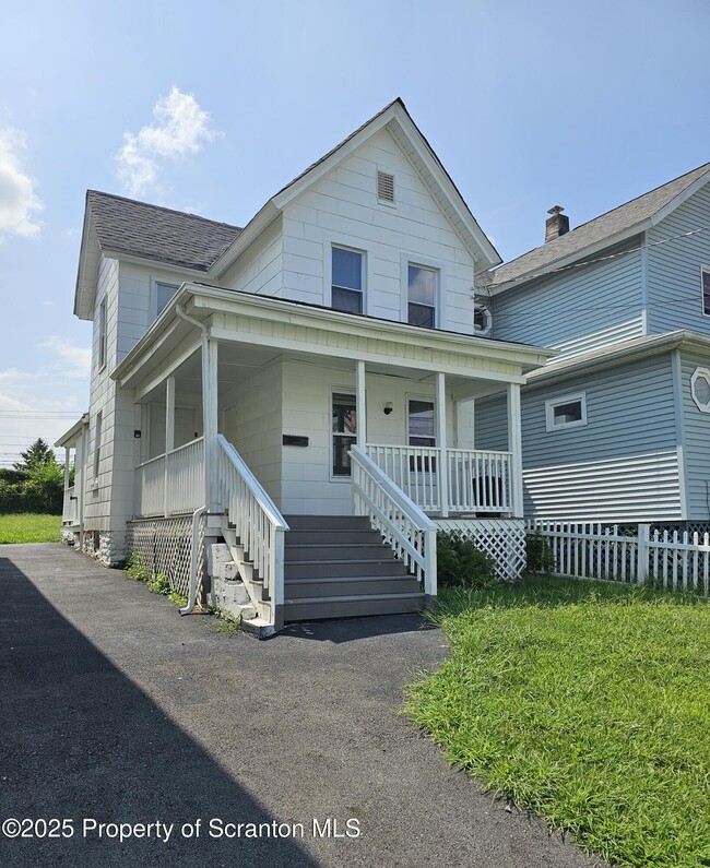 Building Photo - 325 Ferdinand St Rental