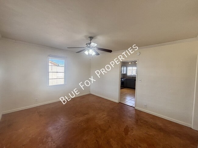 Photo - 925 E Adams St