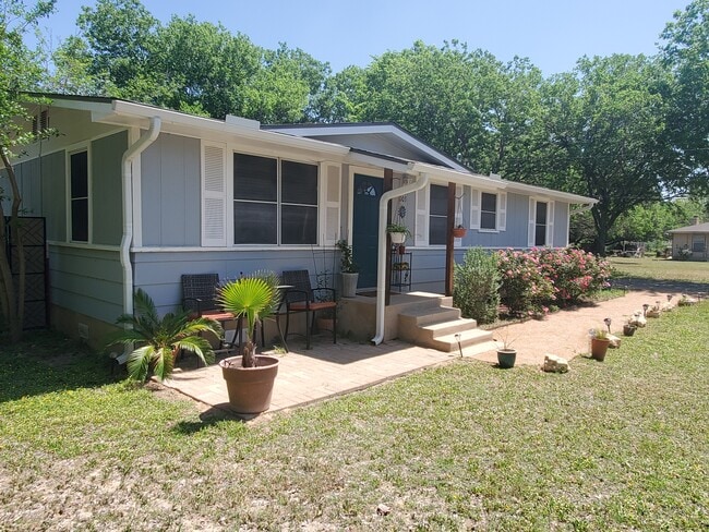 Photo - 1003 Bugg Ln