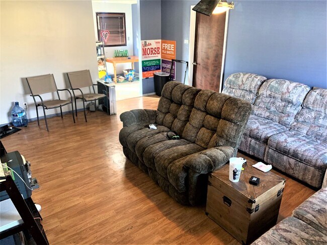 Washer & Dryer Included + Fenced In Back Y... - Washer & Dryer Included + Fenced In Back Y...