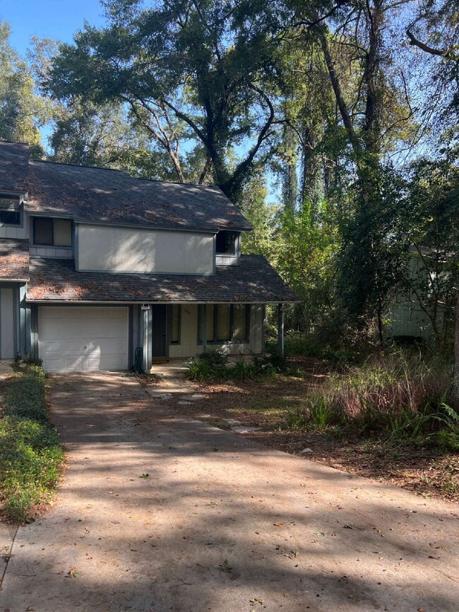 Large 2BD/ 2BTH with loft-Great Location