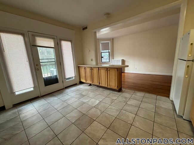 Building Photo - 1135 Commonwealth Ave Rental