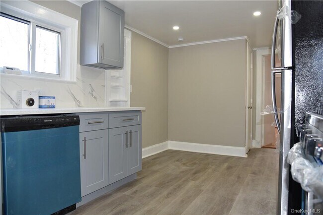 99 Maple Ave Unit 3