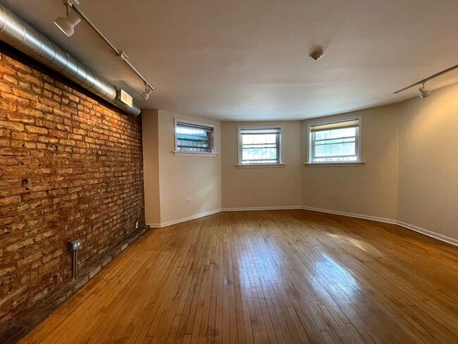 Photo - 4114 N Clarendon Ave