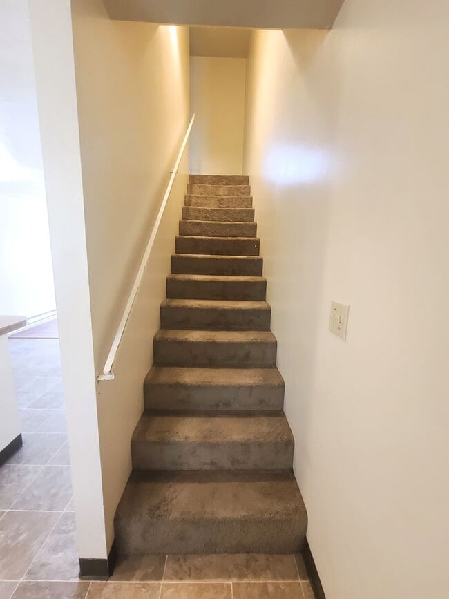 Photo - 2 bed 1 bath two-story townhome neat Whitewater Park in Boise! Unidad 915