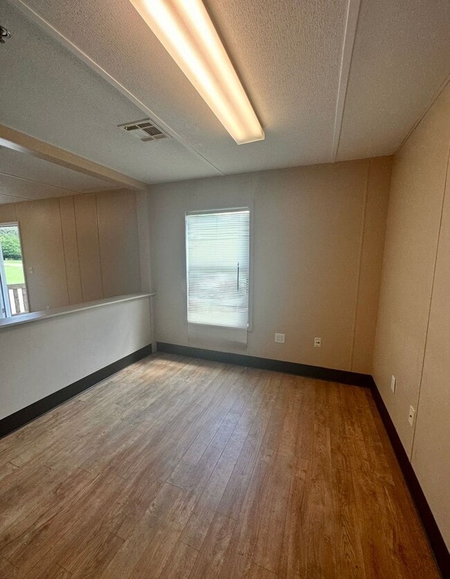 Photo - 4 Bed/2 Bath Home