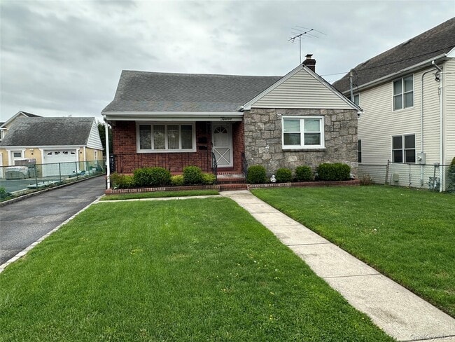 Building Photo - 12 Smith St