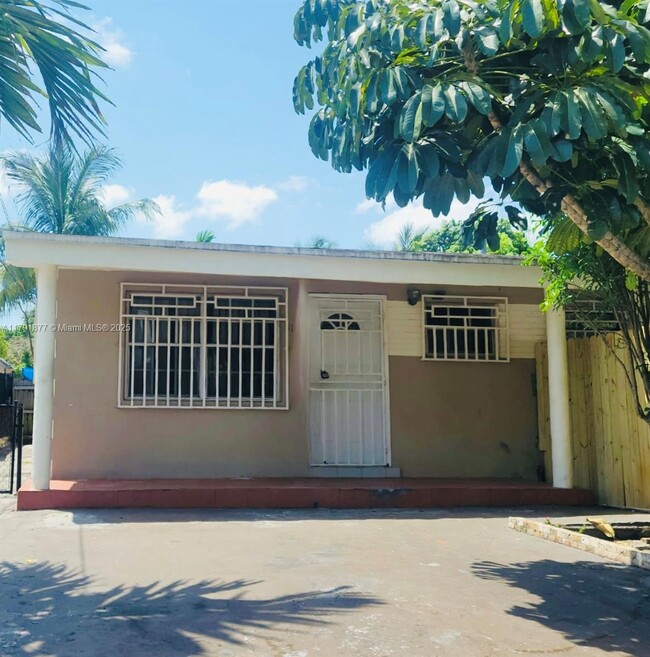 Photo - 1176 NW 26th St Apartment Unit 1178