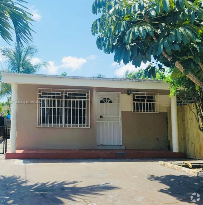 Building Photo - 1176 NW 26th St Unit 1178 Rental