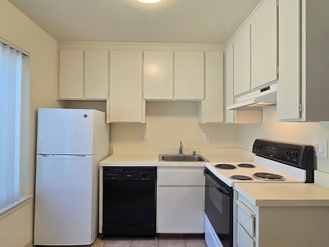 Photo - 935 Azure St Unit 06
