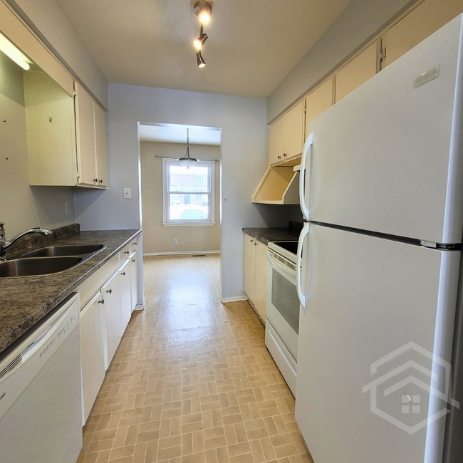 Photo - 2-Bedroom Townhouse available in Tillsonburg!!