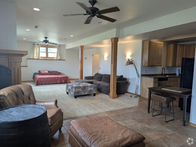 Building Photo - 2709 Gust Rd Rental