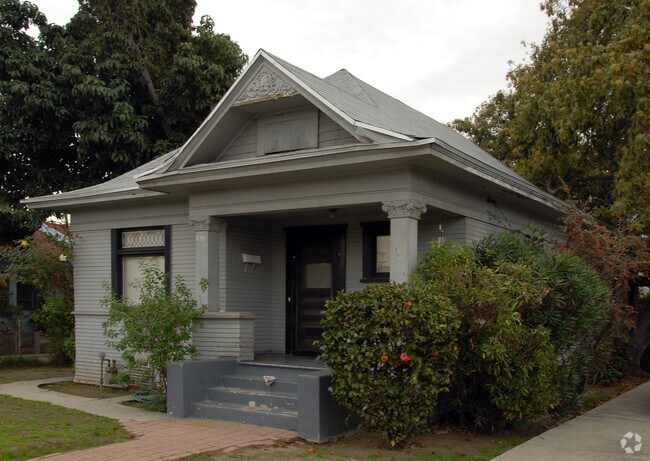 1044 E 54th St