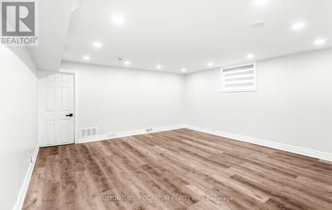 Photo - 313 Ashbury Rd Unité Lower