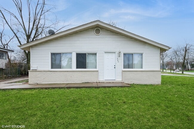 Building Photo - 363 Winnebago St Rental