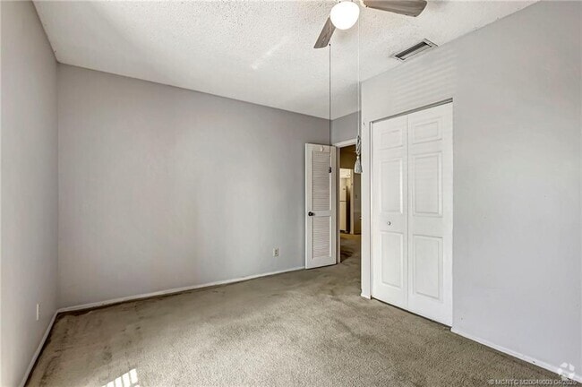 Building Photo - 800 NW Fork Rd Unit 4-12 Rental