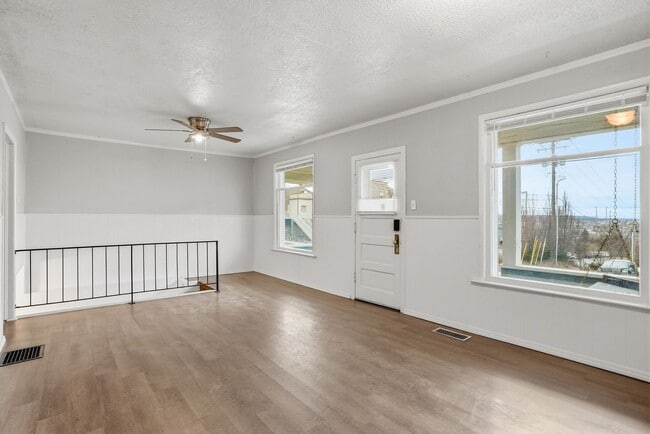 Photo - Spacious 3 Bedroom 1 Bath home in the Perry District!