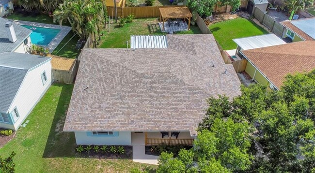 Photo - 245 Grove Cir N