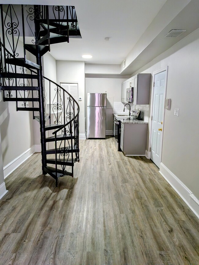 Photo - 806 N Van Buren St Unit Apt. 1 Front