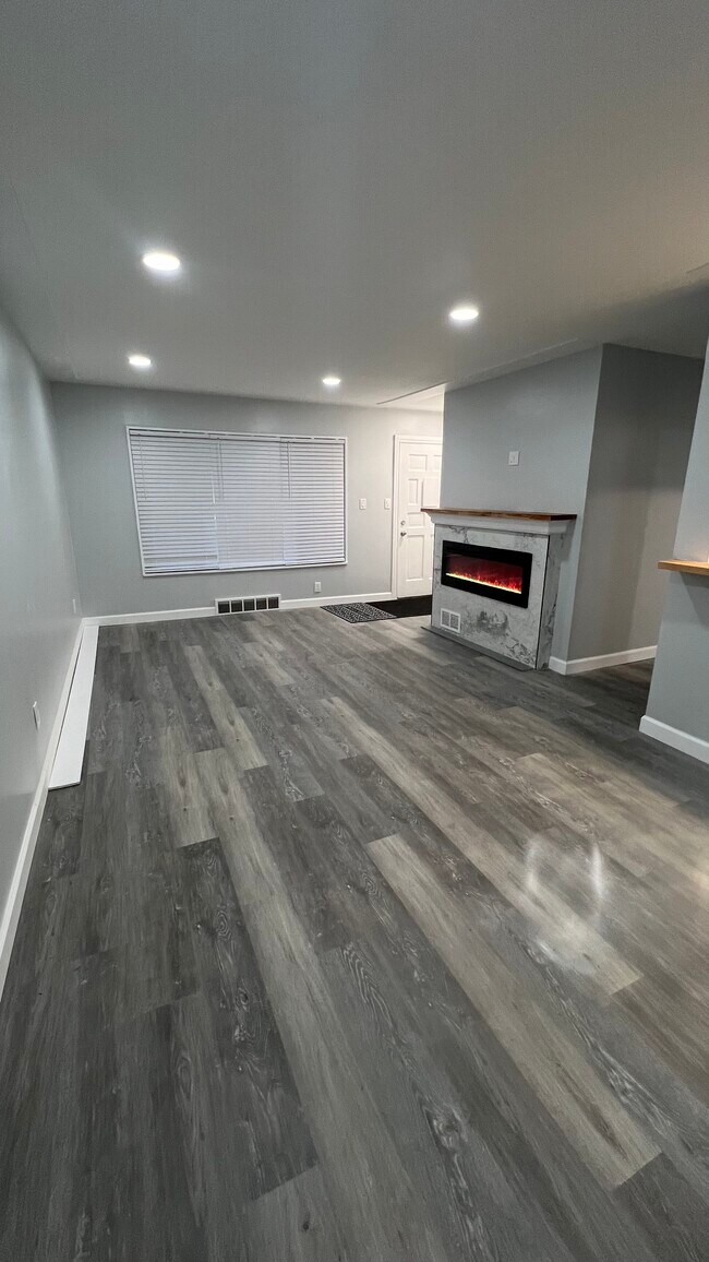 Photo - 23070 Kipling St House