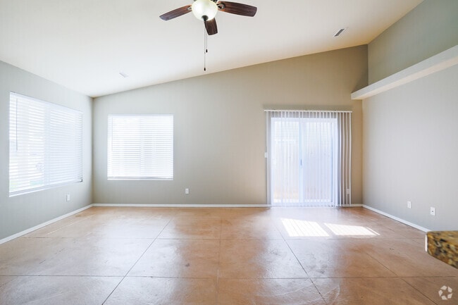 3BR, 3BA - 1092SF