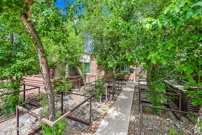 Building Photo - 2709 N 7th St Rental