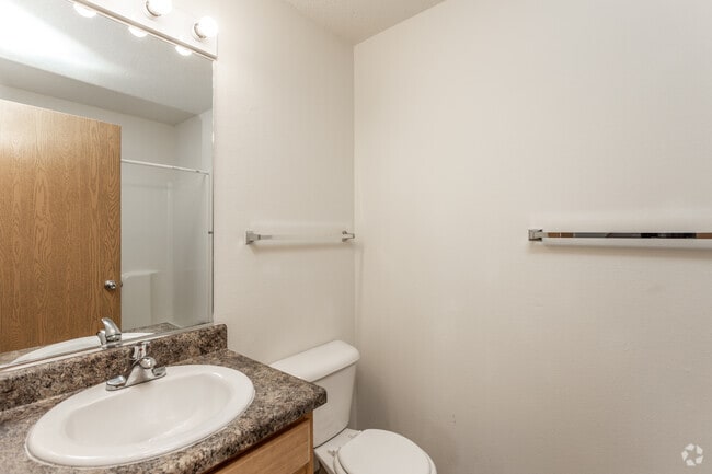 2BR, 2BA - 920 SF