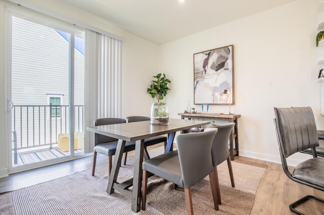 Photo - Queen City Townes