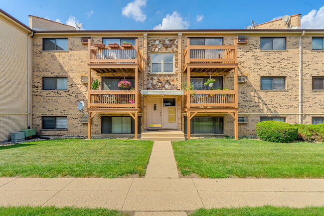 Building Photo - 5117 N East River Rd Unit 3G Rental