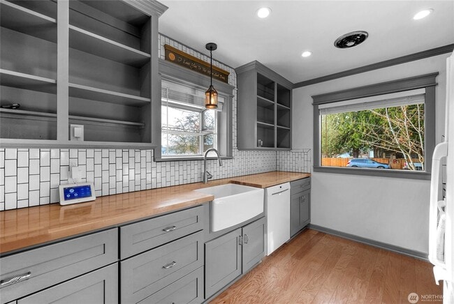 Photo - 10221 16th Ave E