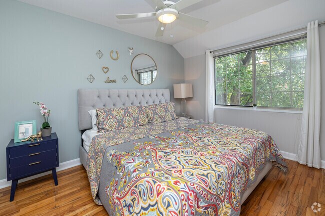 3BR, 1.5BA - 900SF - Primary Bedroom