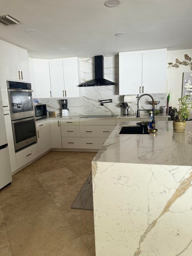 Photo - 6000 Adriatic Way