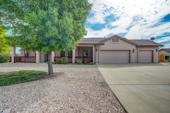 Building Photo - 3 Bedroom, 2 Bath Home in Chino Valley!
