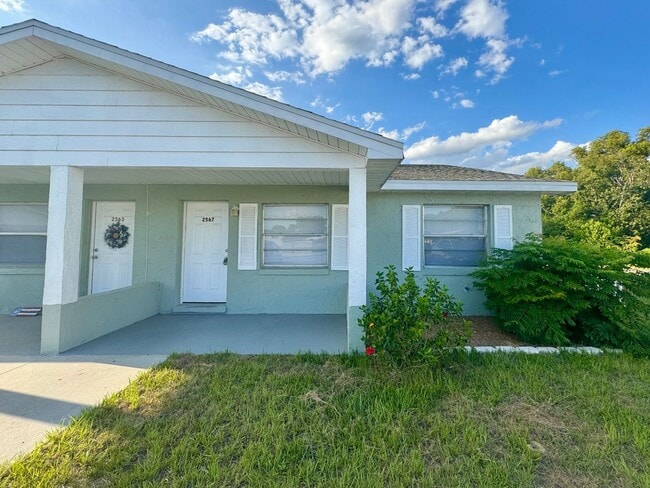 Building Photo - 2563-2567 Elm Ave Unit 2567