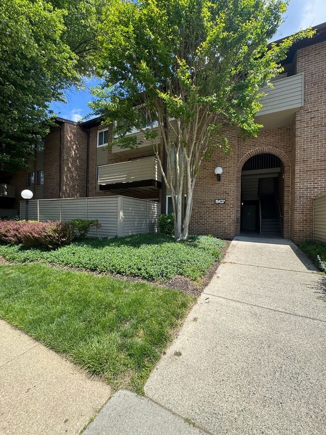Building Photo - 19437 Brassie Pl