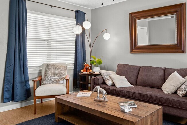 Photo - 6907 Miranda Dr