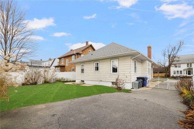 Photo - 87 Grosvenor Ave