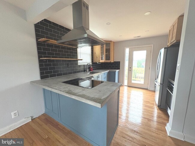Photo - 1708 Hall Ave