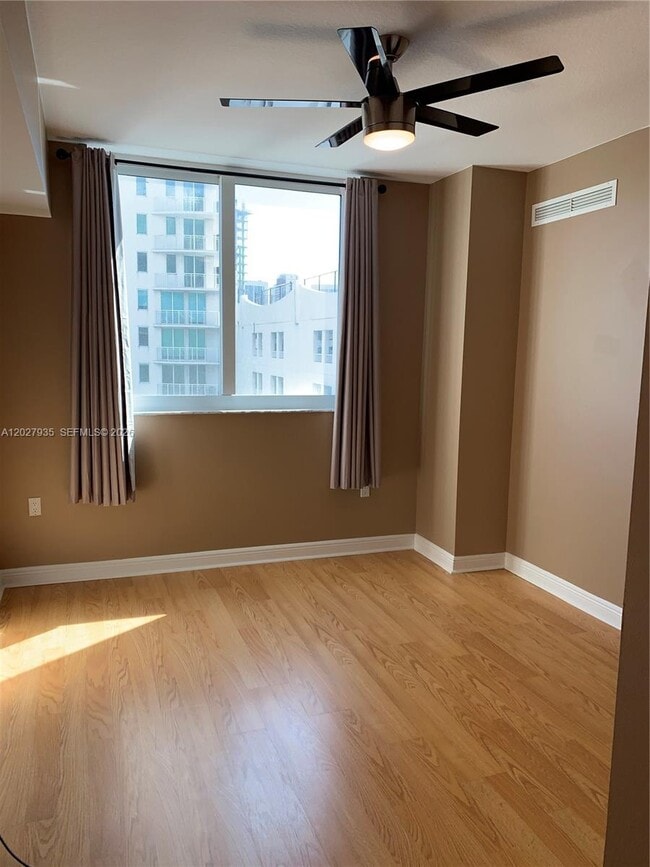 Photo - 1745 E Hallandale Beach Blvd Unidad 606W