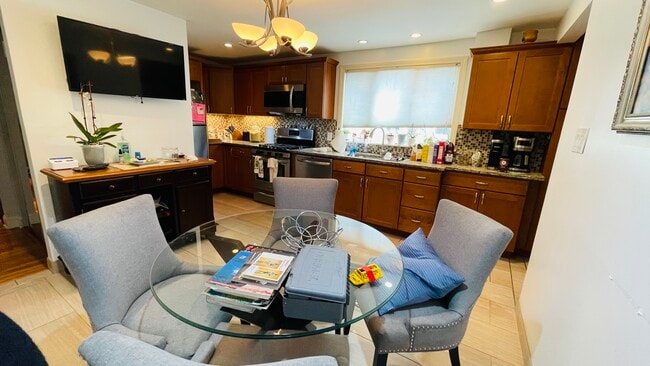 Building Photo - 70 Putnam Rd Unit Furnished apartment