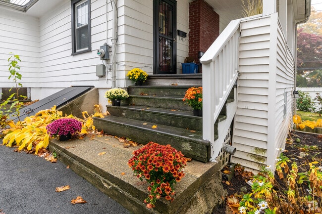 Beautiful Home Off North Goodwin Ave!!!