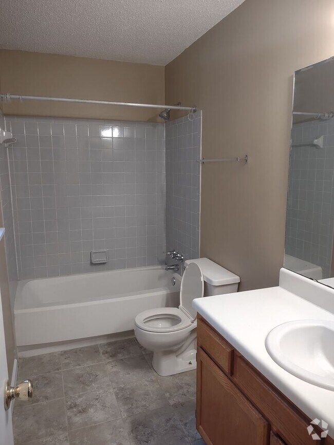 Building Photo - Lovely Upgraded Tri Level Home in Irmo!