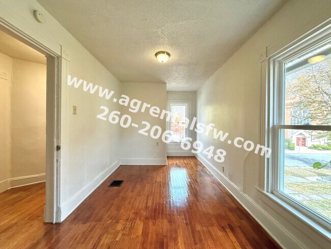 Photo - 231 W Dewald St Unit #2