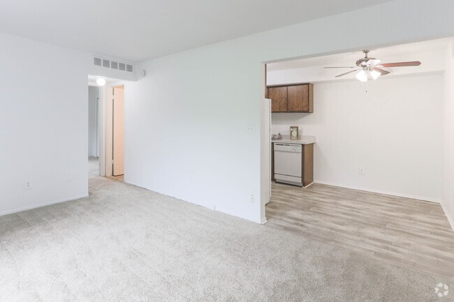 1 BR, 1 BA - Sterling - 750 SF