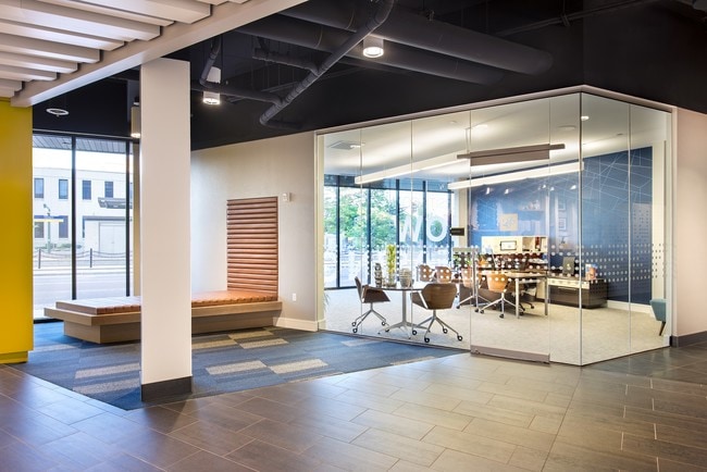 2700 - Leasing Office