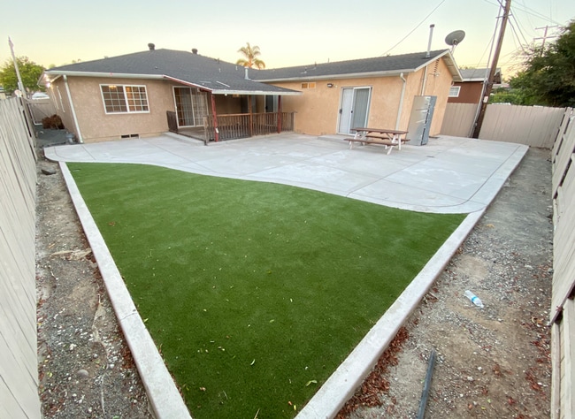 Building Photo - 3 Bed / 1 Bath – Prime Rockford Dr Location (Walk to Campus!) Unit 5056 Rockford Dr.