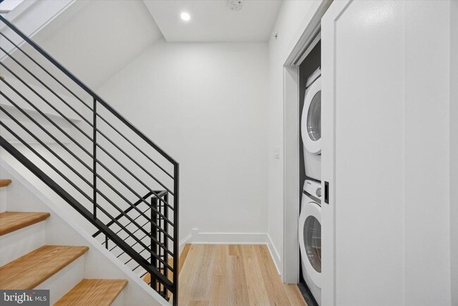 Building Photo - 721 N 3rd St Unit 3 Rental