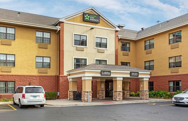 Furnished Studio-Milwaukee - Waukesha