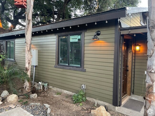 Exterior of home - 860 N Mar Vista Ave Rental